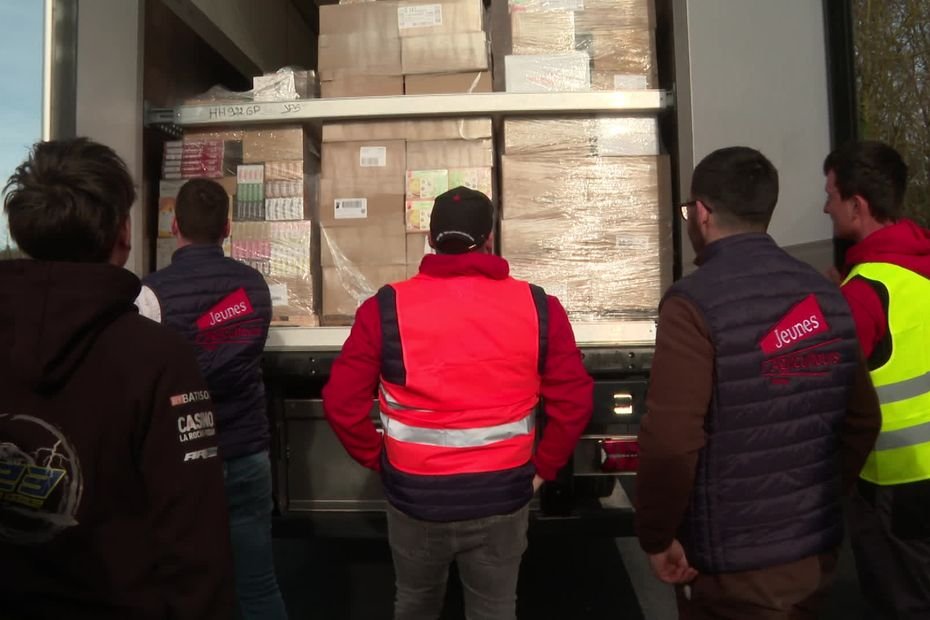 Des agriculteurs découvrent 18 tonnes de courges bio originaire de Chine dans un camion à destination de l&rsquo;entreprise Léa Nature