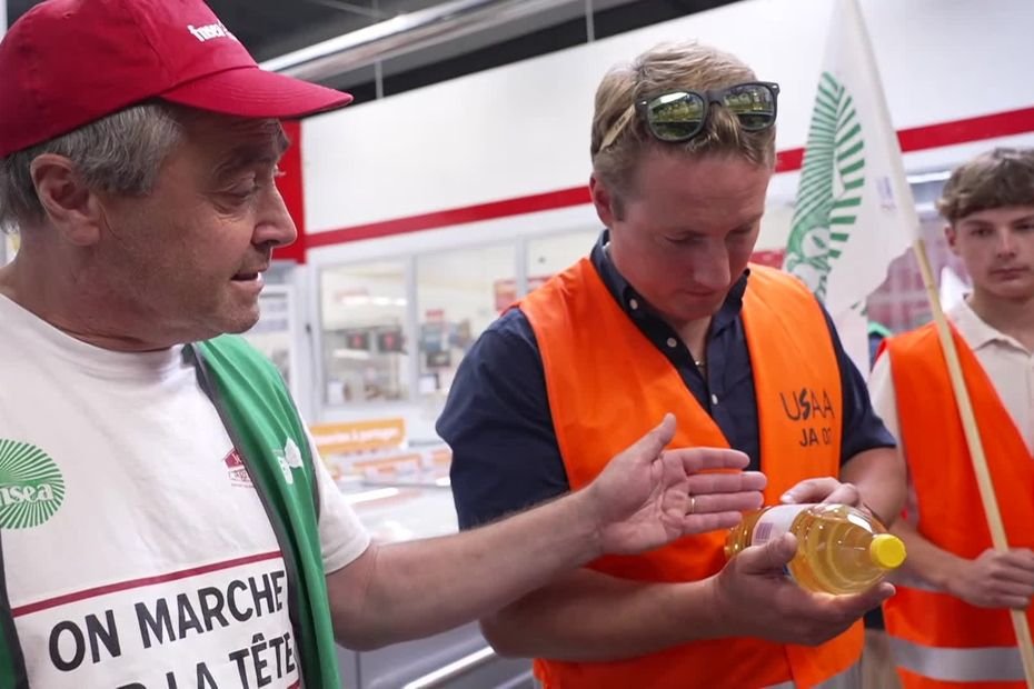 « On ne va pas crever en silence » : action coup de poing des betteraviers dans des supermarchés après la promulgation de la loi Duplomb