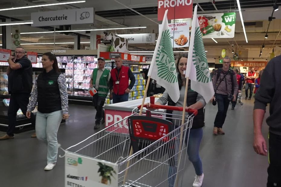 « Sans nous vos rayons seraient vides », des agriculteurs passent à l’action pour dénoncer la censure du Conseil constitutionnel