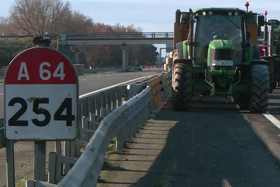 « On n&rsquo;a jamais été pris en considération » : les agriculteurs indépendants, les Ultras de l&rsquo;A64, veulent aussi être reçus au ministère