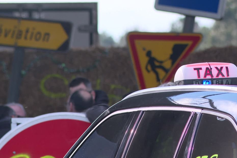 Mobilisation des agriculteurs sur l&rsquo;A63 : les taxis rejoignent la mobilisation, le blocage partiellement levé