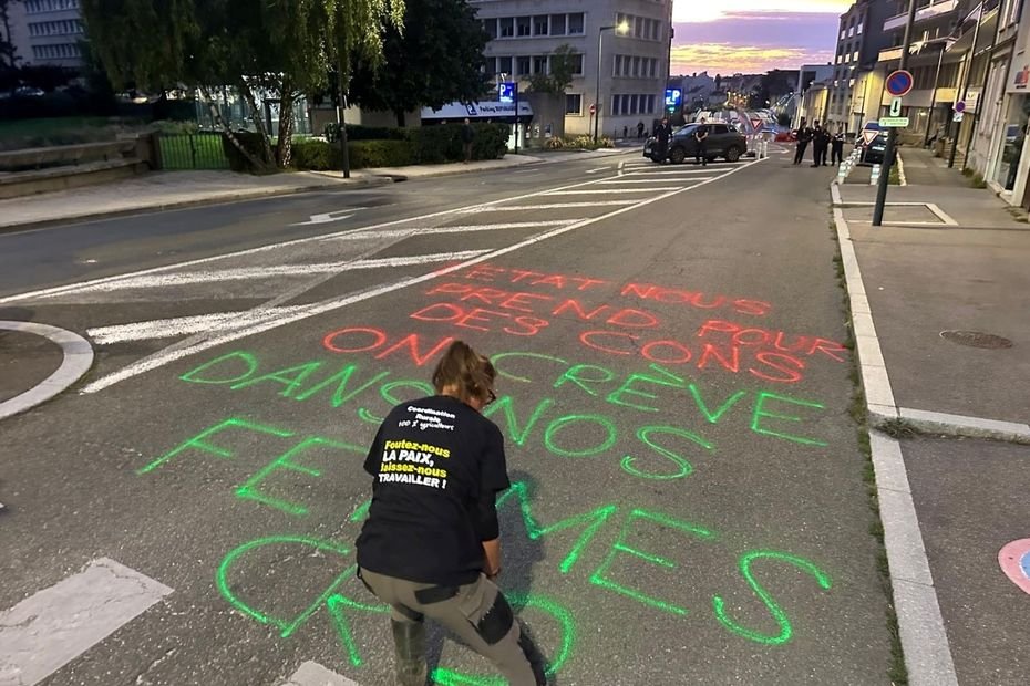 « Un nouveau gouvernement ça ne changera rien, nos politiques en ont rien à foutre » : la colère gronde chez les agriculteurs