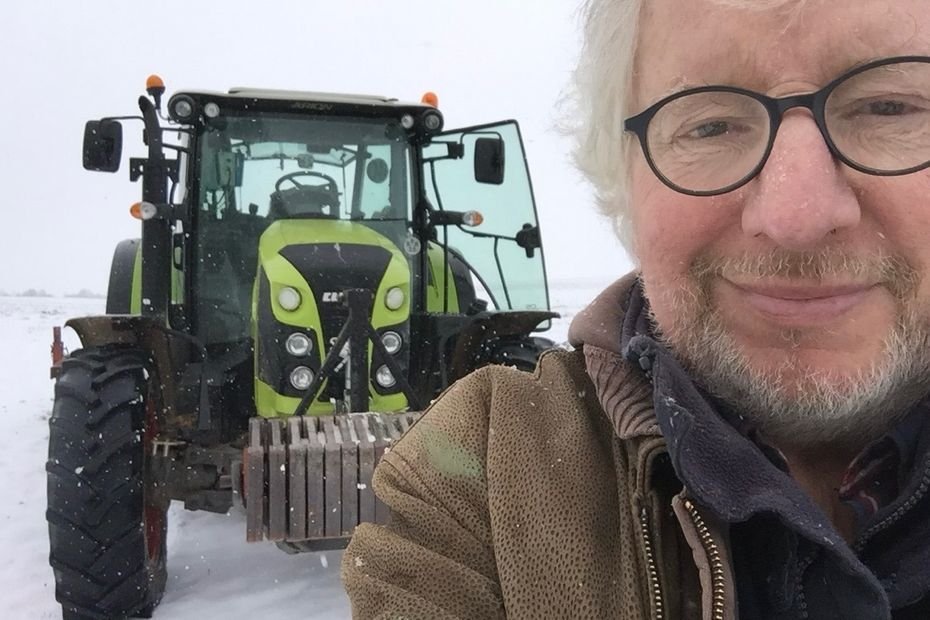 Un agriculteur retraité fournit 10 000 paquets de farine aux Restos du cœur : « Plus de 40 ans que Coluche a lancé son appel, ça m’a toujours parlé »