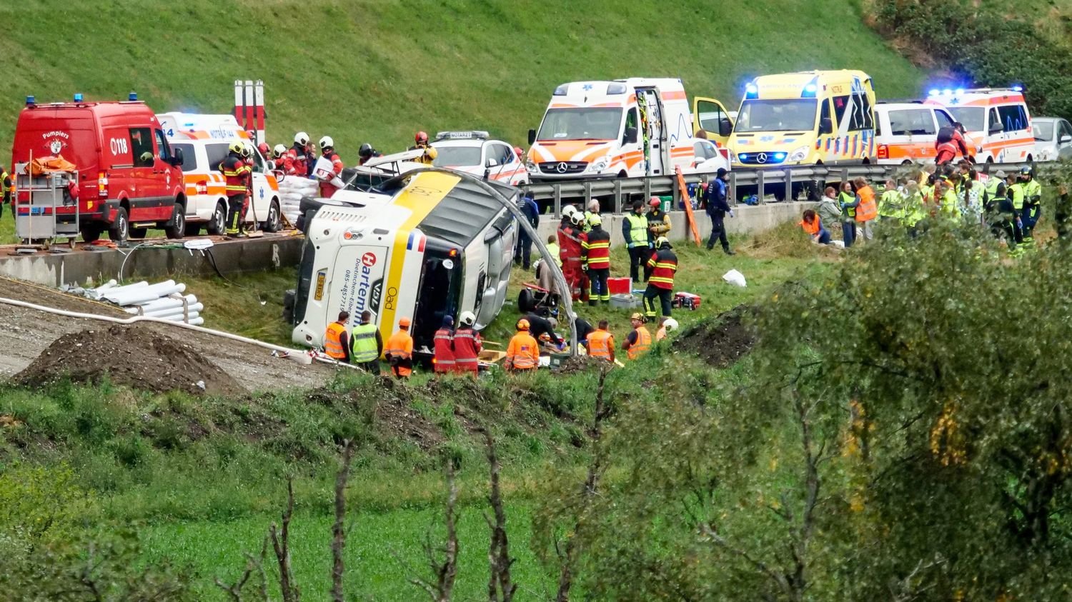 En Suisse, "plusieurs personnes sont mortes" et d'autres blessées dans l'accident d'un autocar qui transportait des touristes néerlandais