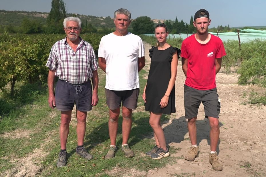 « Ne pas perdre espoir » : le combat d’une famille pour sauver son domaine, ces trois générations d’agriculteurs tentent de déjouer la crise