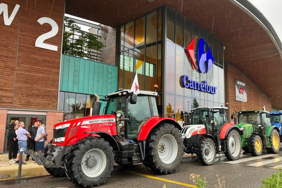 Loi Duplomb : les agriculteurs retirent des produits contenant de l’acétamipride des rayons de plusieurs hypermarchés