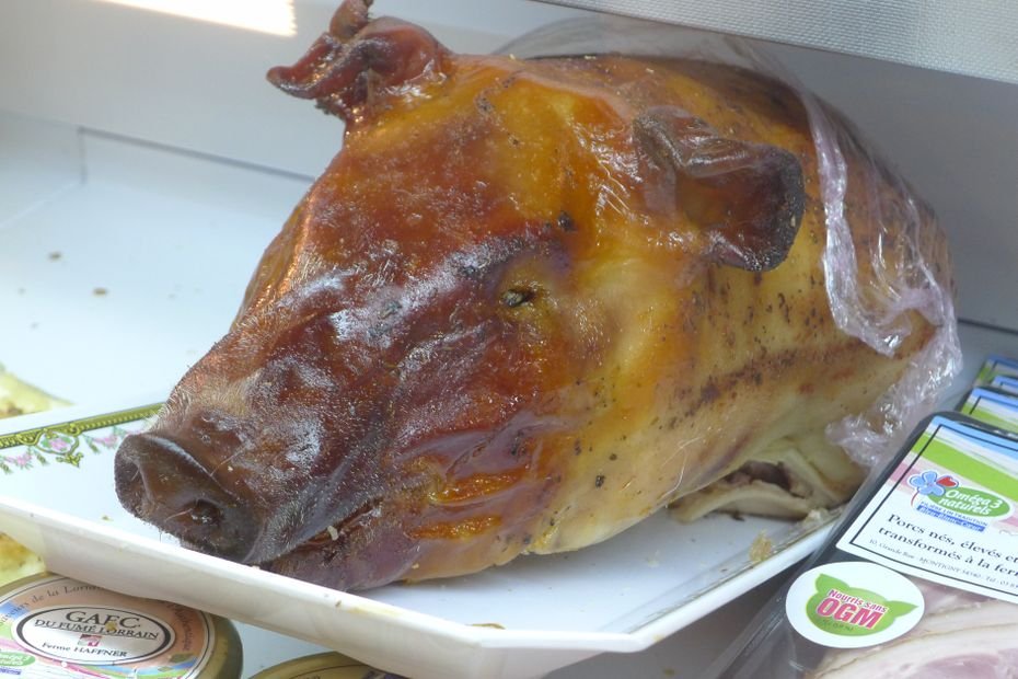 Les têtes de cochon déposées devant des mosquées ont été achetées chez un agriculteur normand