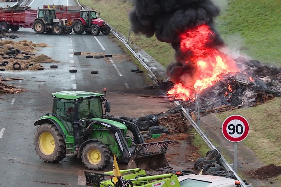 Blocages des agriculteurs : réouverture des autoroutes, déviations toujours en cours, le point sur la situation ce samedi