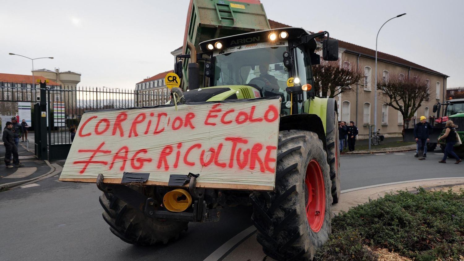 Dermatose nodulaire : pourquoi le mouvement de contestation des agriculteurs contre les abattages de bovins s’amplifie