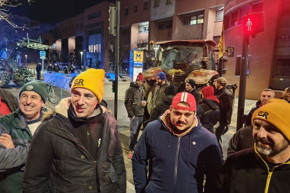 EN IMAGES. Les agriculteurs passent en force : quinze tracteurs pénètrent de nuit dans le centre de Toulouse malgré l’interdiction préfectorale