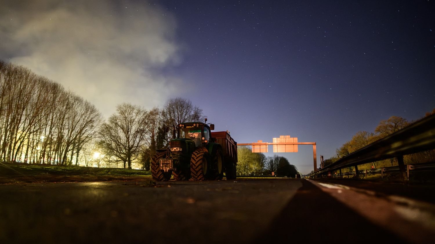 DIRECT. Colère des agriculteurs : des tracteurs de la FNSEA sont entrés dans Paris pour une grande manifestation