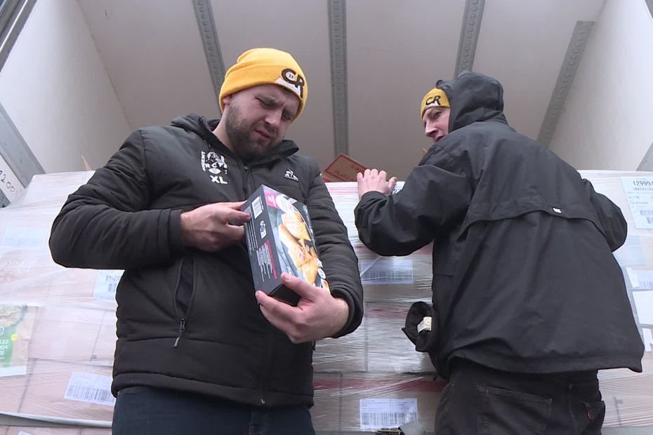 « Ça vient beaucoup de pays étrangers » : des agriculteurs bloquent l&rsquo;entrée d&rsquo;une centrale d&rsquo;achat du groupe Leclerc dans la Sarthe