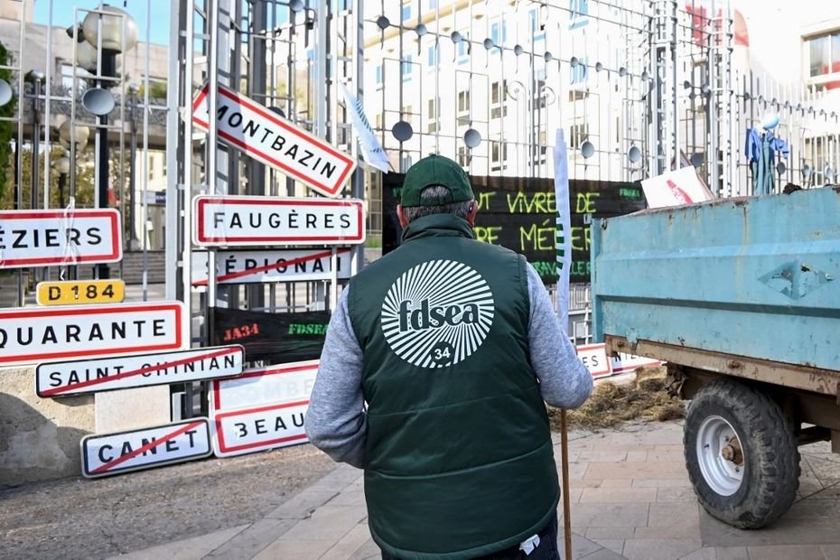 Blocages, actions devant des administrations et grandes surfaces, les agriculteurs se mobilisent à nouveau contre les taxes Trump et le Mercosur