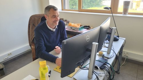 Reportage "Le train va passer et il faut le prendre" : dans le Pas-de-Calais, la première "gigafactory" de batteries pour véhicules électriques redonne de l'espoir à toute une région