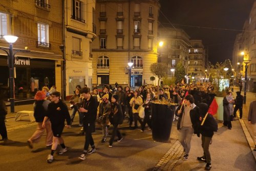Manifestation contre la réforme des retraites : 200 personnes, dont de nombreux jeunes, défilent en chantant "Limoges, réveille-toi"