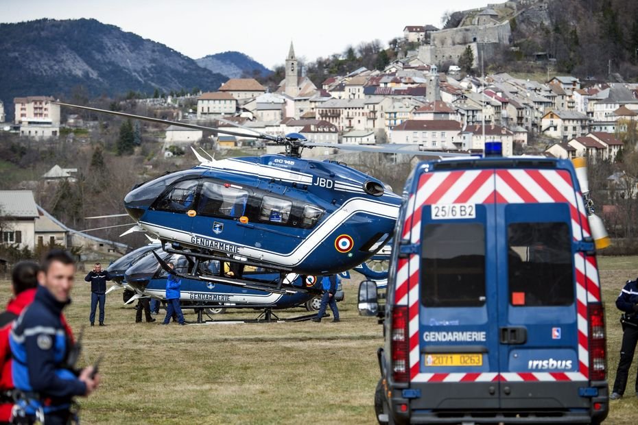 "On a reçu l'appel de deux témoins" : bruit d'explosion, fumée noire... il raconte le crash de l'Airbus Germanwings
