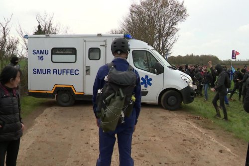 "Il n'y a pas eu de barrage de gendarmerie pour empêcher les secours d'accéder" le responsable des urgences de Niort raconte la journée de samedi à Sainte-Soline