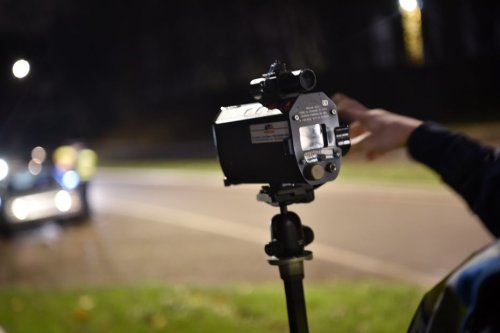 Avec près de deux grammes d'alcool par litre de sang, il roule à 106 km/h au lieu de 50 avec sa Mercedes