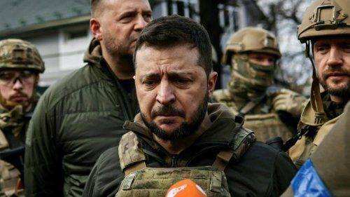 Guerre en Ukraine : Volodymyr Zelensky affirme avoir échangé avec Emmanuel Macron sur le "plan de paix" que veut soutenir la France