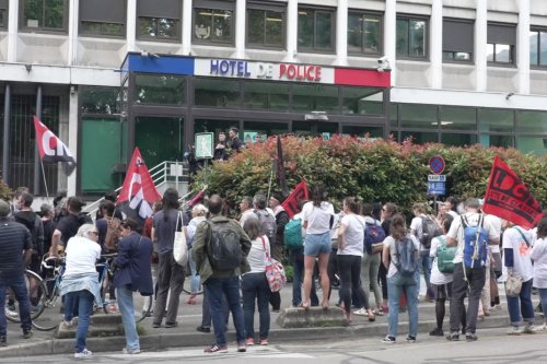 Deux enseignants placés en garde à vue à Grenoble à cause d'une banderole faisant "outrage" à Bruno Retailleau