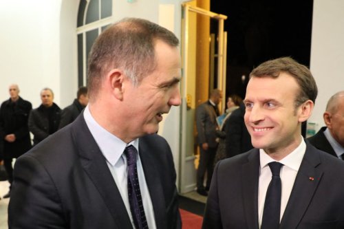 Autonomie de la Corse : Emmanuel Macron et Gilles Simeoni se sont rencontrés pendant plus de deux heures avant la visite présidentielle dans l’île