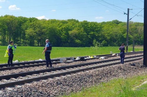 Accident mortel : un train percute une voiture à un passage à niveau en Moselle