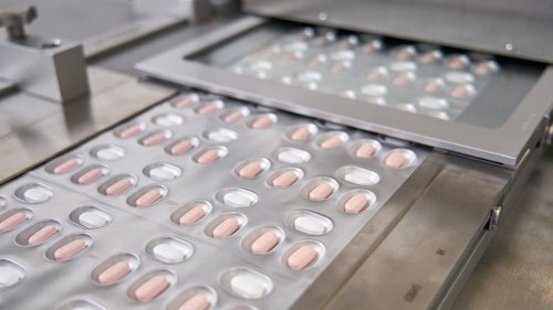 Pilule anti-Covid : "Ce traitement permet de réduire de 88 % le risque d’hospitalisation", indique Damien Mascret