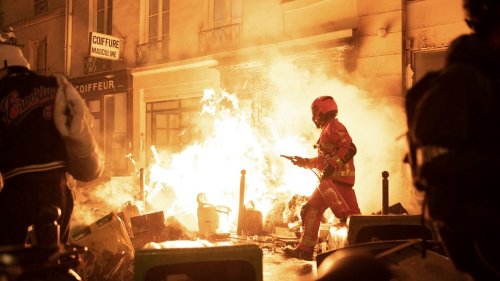 Violences en marge des manifestations : Paris enregistre une baisse de 20 % à 30 % de réservations des étrangers pour les hôtels, selon un représentant