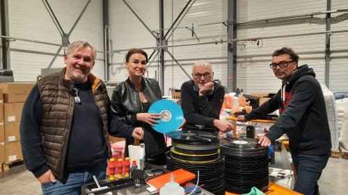 "Les vinyles sont fabriqués un par un" : pour réduire les délais de production, un label se lance dans la fabrication de disques en Vendée