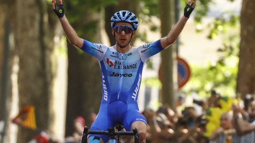 Giro 2022 : Simon Yates s'impose, Richard Carapaz en rose, Guillaume Martin piégé... Revivez la 14e étape