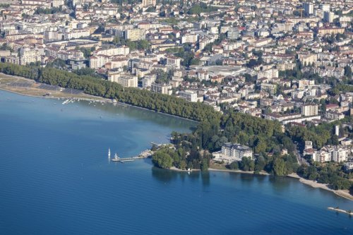 VIDEO. Sécheresse : le lac d'Annecy, sous haute surveillance, perd en moyenne 1 centimètre d'eau par jour