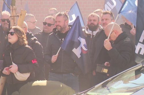 "Des dossiers de victimes ne seront jamais traités" : des policiers "débordés" manifestent contre la fin de l'expérimentation de la semaine de quatre jours