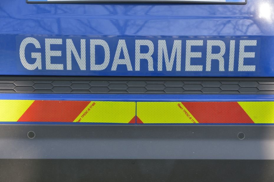 Un homme gravement blessé après avoir reçu trois coups de couteau dans un train