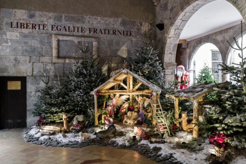 Noël et laïcité : un collectif demande le retrait de la crèche de l'hôtel de ville de Perpignan