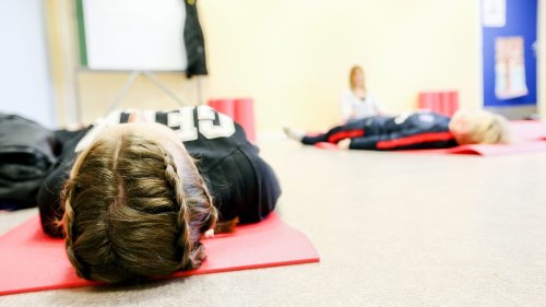 Des ateliers de méditation dans des collèges signalés au ministère de l'Education comme "risqués" pour "le développement psychique des enfants"