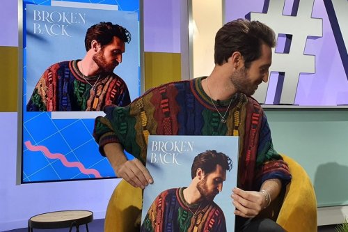 Julien Doré fait autant d'écoutes que lui, qui est cet inconnu dont la musique est célèbre dans le monde entier ?