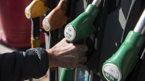 Baril de pétrole, transport, taxes… De quoi se compose le prix d'un plein de carburant ?
