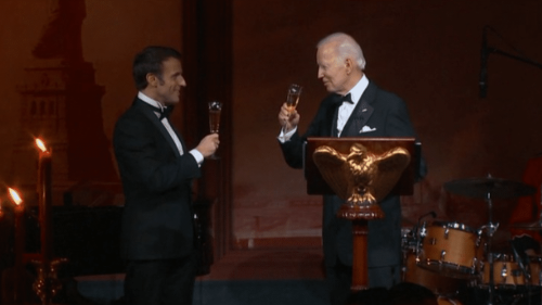 États-Unis : Macron et Biden affichent leur entente lors d’un dîner de gala
