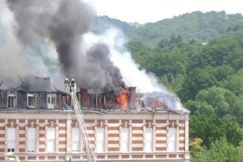VIDÉO. Aveyron : violent incendie à l'hôpital de Decazeville, des malades transférés