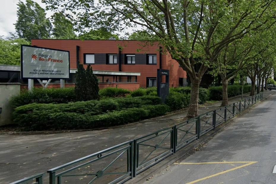 Un adolescent décède après avoir reçu un coup de couteau devant un lycée en Essonne