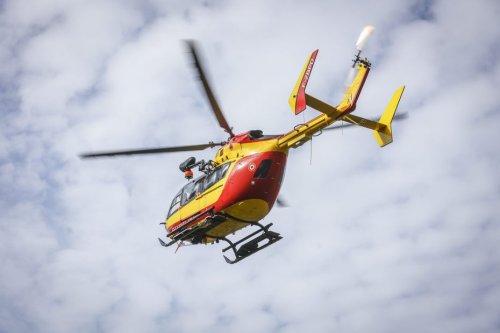 Un parapentiste coincé dans un arbre, secouru grâce à l'hélicoptère de la sécurité civile