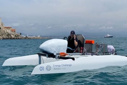 Des ingénieurs de Sophia Antipolis testent leur bateau à l'hydrogène pour un concours de navires à énergie propre