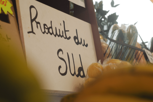 Païta : le marché broussard bat son plein malgré un contexte économique morose