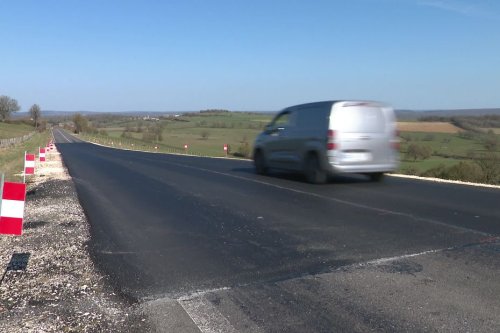 Route majeure de la Nièvre, la N151 fermée à la circulation après l'apparition d'une fissure de 2 mètres de long