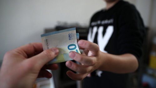 Les filles touchent un peu moins d'argent de poche que les garçons, selon une étude de la Fédération bancaire française