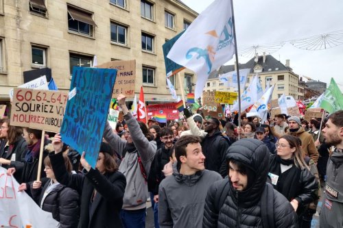 Grève du 31 janvier : "Cette réforme, elle est hardcore", les jeunes et les femmes mobilisés à Amiens et Lille