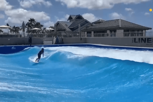Hawaii : polémique autour de la piscine à vagues