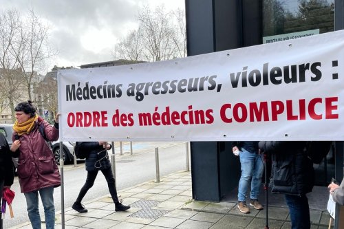 Procès Le Scouarnec : l’Ordre des médecins “regrette de l’avoir laissé exercer” après sa condamnation pour détention d'images pédopornographiques