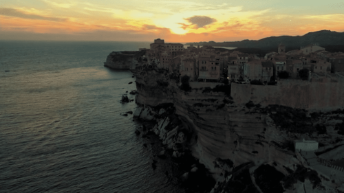 Corse : les falaises de Bonifacio menacées par l’érosion