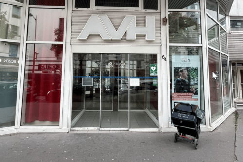"On s'attachera à un poteau et on verra si on déménage !", la fronde des locataires retraités d'une résidence pour aveugles et malvoyants